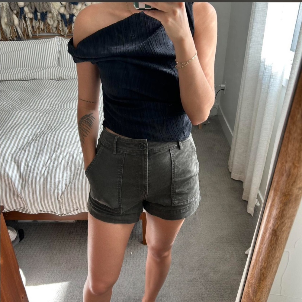 H&M Dark Olive Women's Cargo Shorts | 4